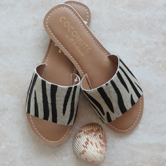 2x*Host Pick*Coconuts by Matisse sandals - Picture 3 of 8